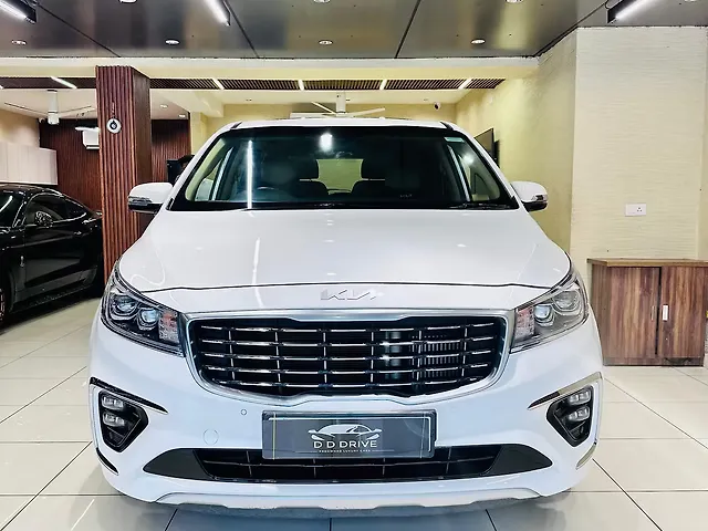 Used 2023 Kia Carnival in Delhi