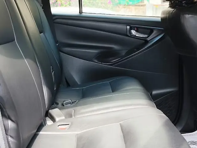 Used Toyota Innova Crysta [2016-2020] 2.4 G 8 STR [2016-2017] in Mumbai