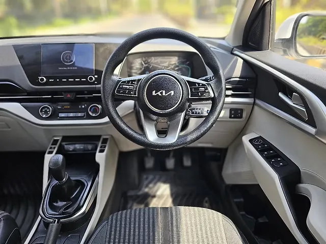 Used Kia Carens [2022-2023] Prestige 1.5 Petrol MT 7 STR in Mumbai