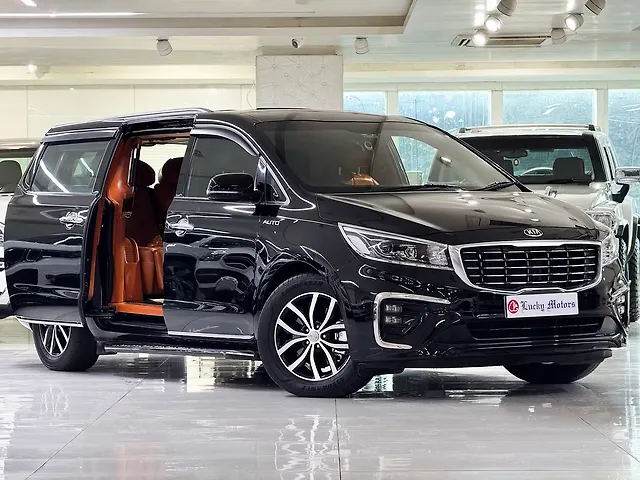 Used 2020 Kia Carnival in Mumbai