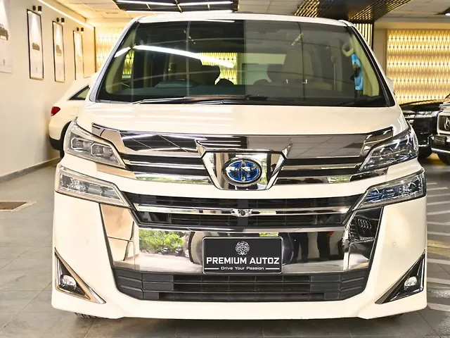 Used 2023 Toyota Vellfire in Delhi