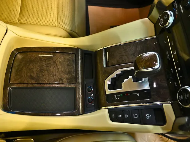 Used Toyota Vellfire VIP – Executive Lounge Hybrid (Electric + Petrol) Automatic in Delhi