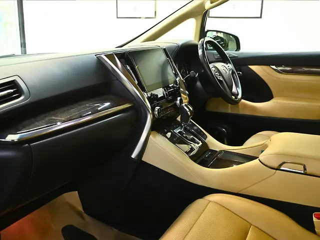 Used Toyota Vellfire VIP – Executive Lounge Hybrid (Electric + Petrol) Automatic in Delhi