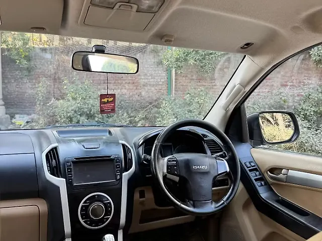 Used Isuzu D-Max V-Cross [2016-2018] 4x4 in Zirakpur