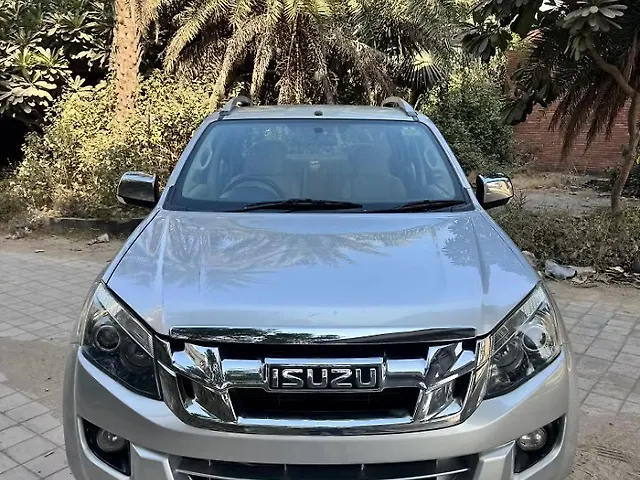 Used Isuzu D-Max V-Cross [2016-2018] 4x4 in Zirakpur