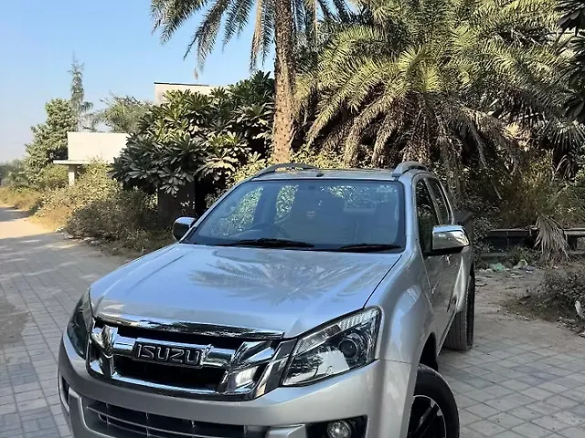 Used Isuzu D-Max V-Cross [2016-2018] 4x4 in Zirakpur