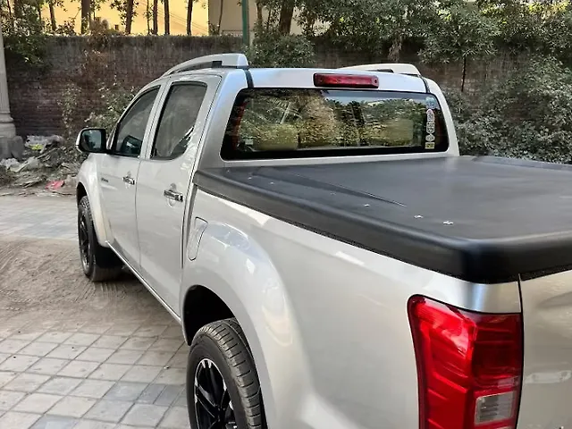 Used Isuzu D-Max V-Cross [2016-2018] 4x4 in Zirakpur