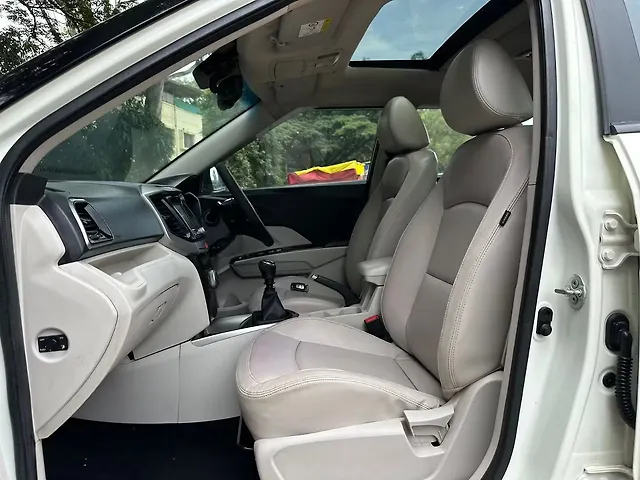 Used Mahindra XUV300 [2019-2024] 1.5 W8 (O) [2019-2020] in Nashik