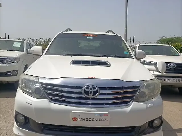 Second Hand 2012 Toyota Fortuner 4x2 AT for sale at Rs. 9,95,000