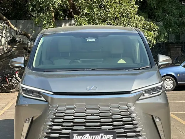 Used 2025 Lexus LM in Pune