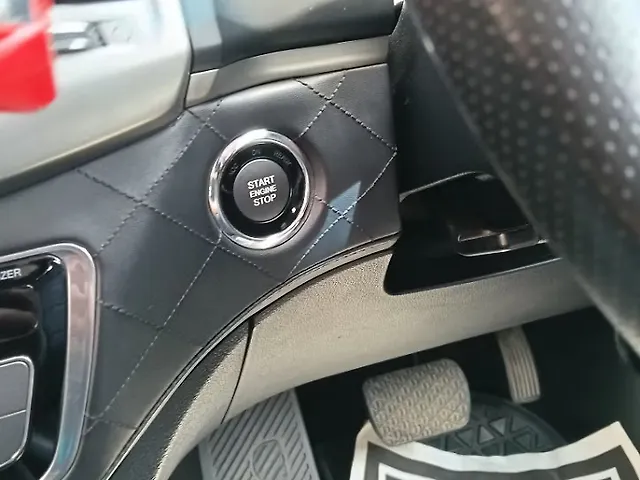 Used Mahindra Alturas G4 2WD High AT in Delhi