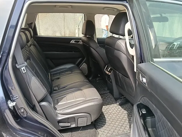 Used Mahindra Alturas G4 2WD High AT in Delhi