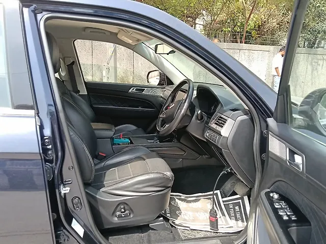Used Mahindra Alturas G4 2WD High AT in Delhi