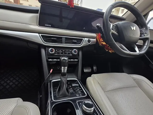 Used Mahindra Old Generation XUV700 AX7 Luxury Pack 2WD Diesel 2.2L Turbo Automatic 7 STR in Patna