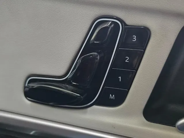 Used Mahindra Old Generation XUV700 AX7 Luxury Pack 2WD Diesel 2.2L Turbo Automatic 7 STR in Patna
