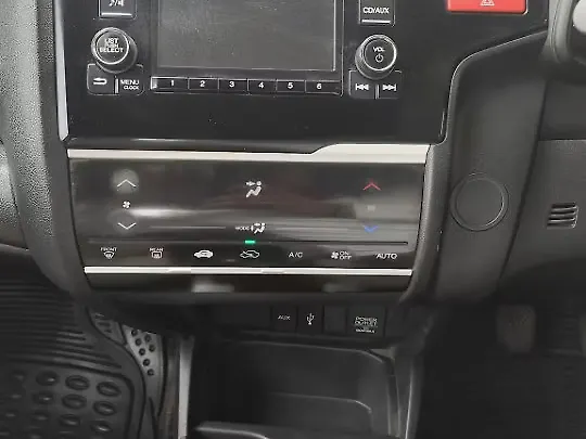 Used Honda Jazz [2015-2018] V Petrol in Ahmedabad