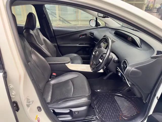Used Toyota Prius 1.8 Z8 CVT in Delhi