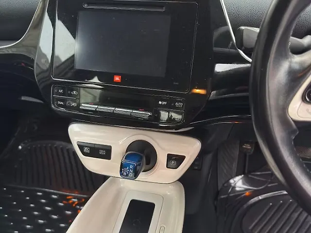 Used Toyota Prius 1.8 Z8 CVT in Delhi