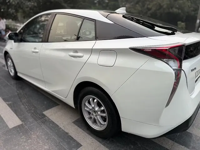 Used Toyota Prius 1.8 Z8 CVT in Delhi