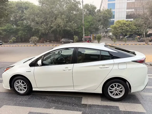Used Toyota Prius 1.8 Z8 CVT in Delhi