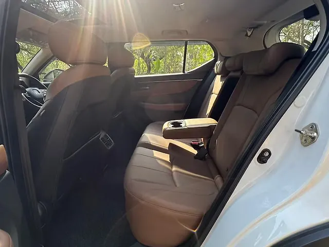 Second Hand 2024 Honda Elevate ZX Petrol Automatic Dual Tone for