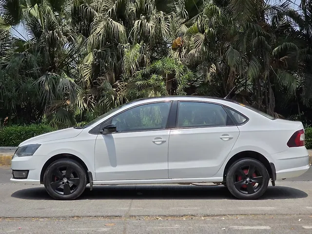Used Skoda Rapid Ambition 1.6 MPI AT in Mumbai