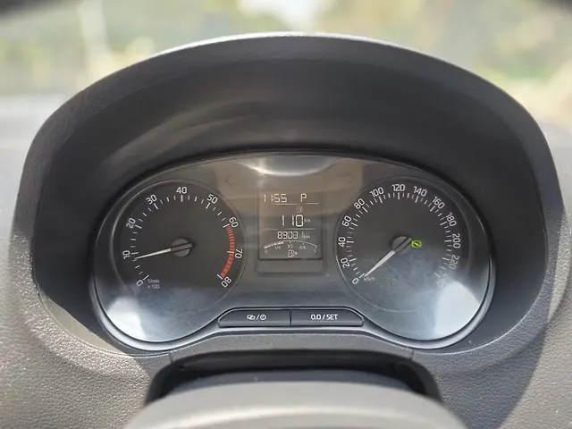 Used Skoda Rapid Ambition 1.6 MPI AT in Mumbai