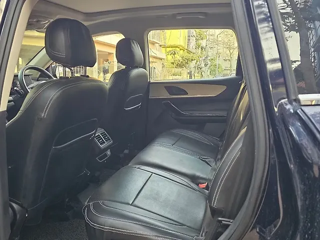 Used Mahindra Old Generation XUV700 AX 5 Petrol MT 7 STR [2021] in Kolkata