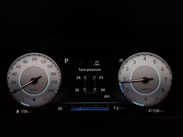 Used Hyundai Alcazar [2023-2024] Signature (O) 6 STR 1.5 Petrol DCT in Ahmedabad