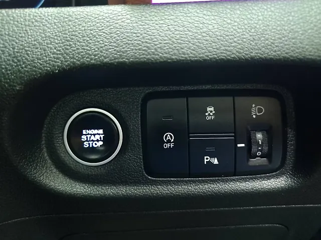 Used Hyundai Alcazar [2023-2024] Signature (O) 6 STR 1.5 Petrol DCT in Ahmedabad
