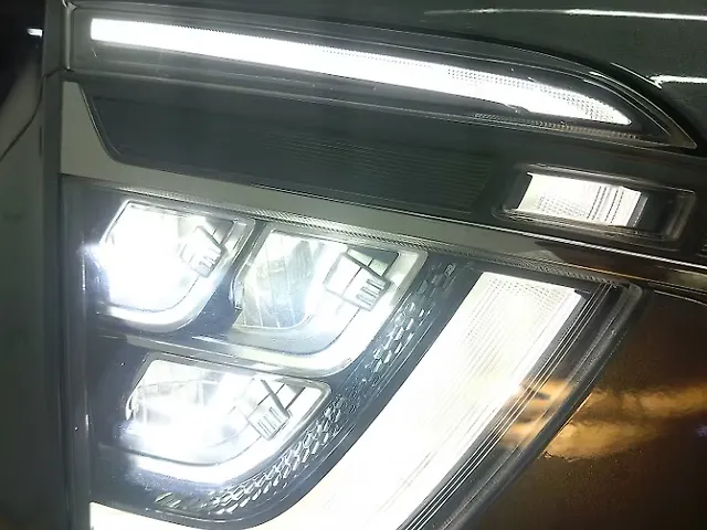 Used Hyundai Alcazar [2023-2024] Signature (O) 6 STR 1.5 Petrol DCT in Ahmedabad