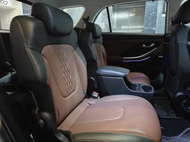 Used Hyundai Alcazar [2023-2024] Signature (O) 6 STR 1.5 Petrol DCT in Ahmedabad