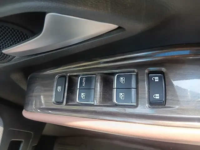 Used MG Hector Plus [2023-2025] Sharp Pro 1.5 Turbo Petrol CVT 7 STR in Mumbai
