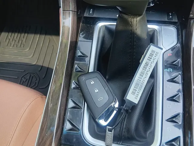 Used MG Hector Plus [2023-2025] Sharp Pro 1.5 Turbo Petrol CVT 7 STR in Mumbai