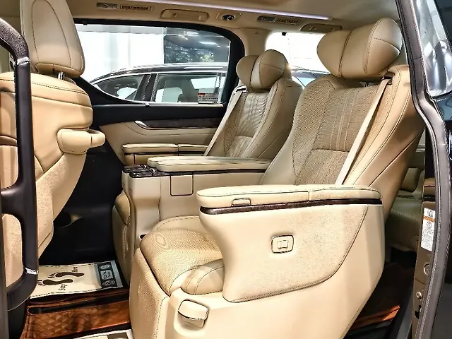 Used Toyota Vellfire [2020-2023] Hybrid in Mumbai