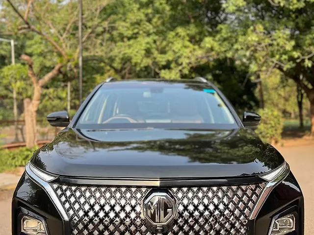 Used 2024 MG Hector Plus in Delhi