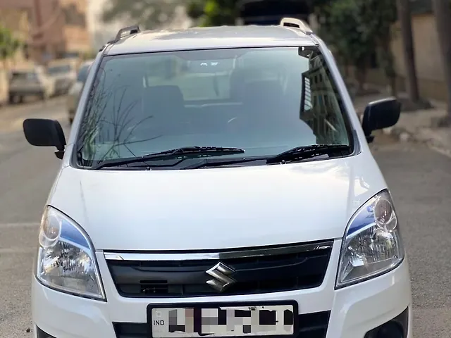 Used 2016 Maruti Suzuki Wagon R in Surat