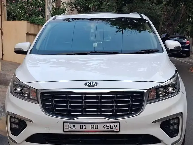 Used 2020 Kia Carnival in Bangalore