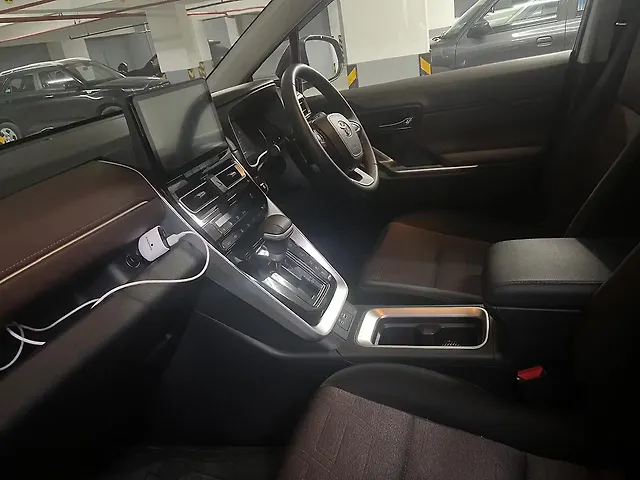 Used Toyota Innova Hycross VX (O) Hybrid (Electric + Petrol) Automatic (e-CVT) 7 STR in Kochi