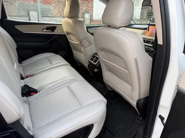 Used Mahindra Old Generation XUV700 AX 7 Diesel  AT Luxury Pack 7 STR [2021] in Ludhiana