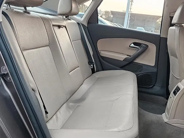 Used Volkswagen Vento [2015-2019] Highline Plus 1.2 (P) AT 16 Alloy in Ahmedabad