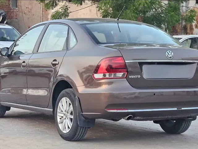 Used Volkswagen Vento [2015-2019] Highline Plus 1.2 (P) AT 16 Alloy in Ahmedabad
