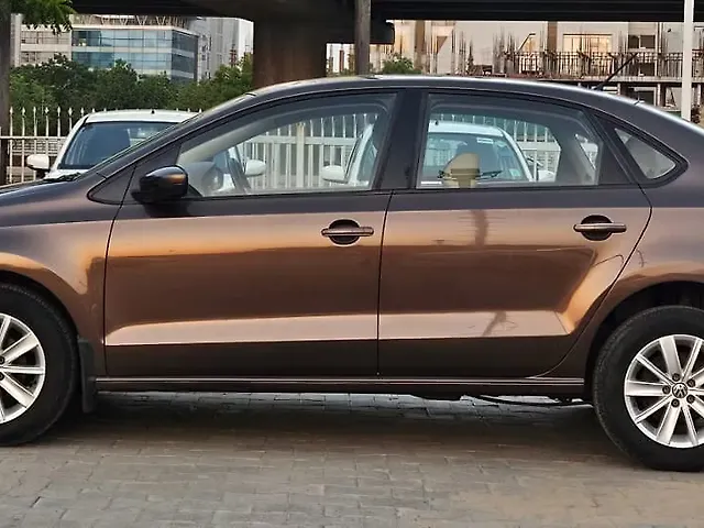 Used Volkswagen Vento [2015-2019] Highline Plus 1.2 (P) AT 16 Alloy in Ahmedabad