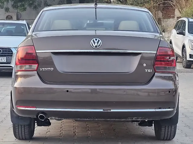 Used Volkswagen Vento [2015-2019] Highline Plus 1.2 (P) AT 16 Alloy in Ahmedabad