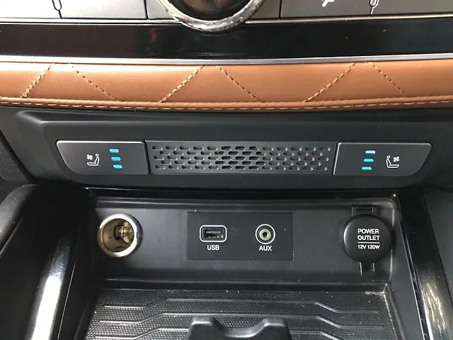 Used Mahindra Alturas G4 4WD AT in Mumbai
