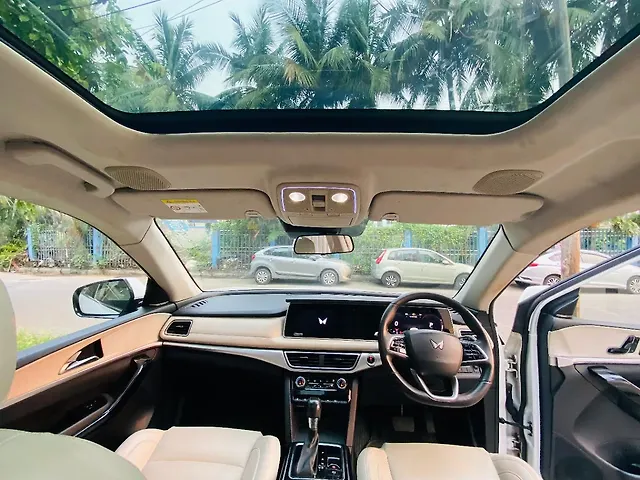 Used Mahindra Old Generation XUV700 AX7 Luxury Pack 2WD Petrol 2.0L Turbo Automatic 7 STR in Kolkata