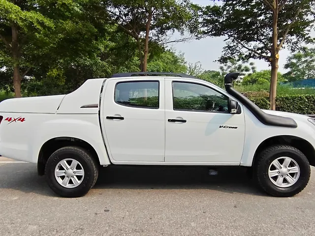 Used Isuzu D-Max V-Cross [2016-2018] 4x4 in Mohali