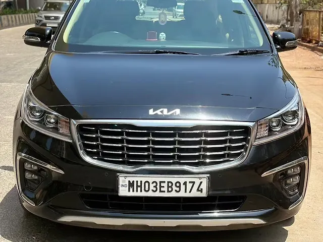 Used 2023 Kia Carnival in Mumbai