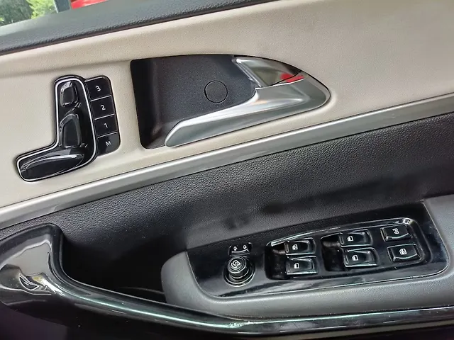 Used Mahindra Old Generation XUV700 AX 7 Diesel MT 7 STR [2023-2024] in Kolkata