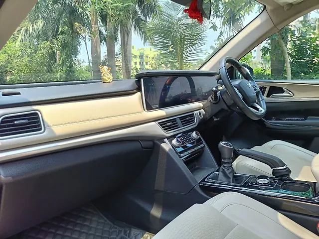 Used Mahindra Old Generation XUV700 AX 7 Diesel MT 7 STR [2023-2024] in Kolkata